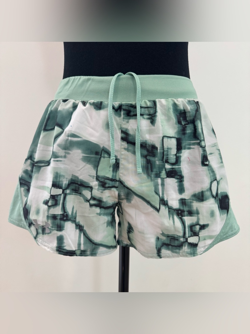 Under Armour HeatGear Running Shorts Women XS Abstract Print Lined Athletic Gym